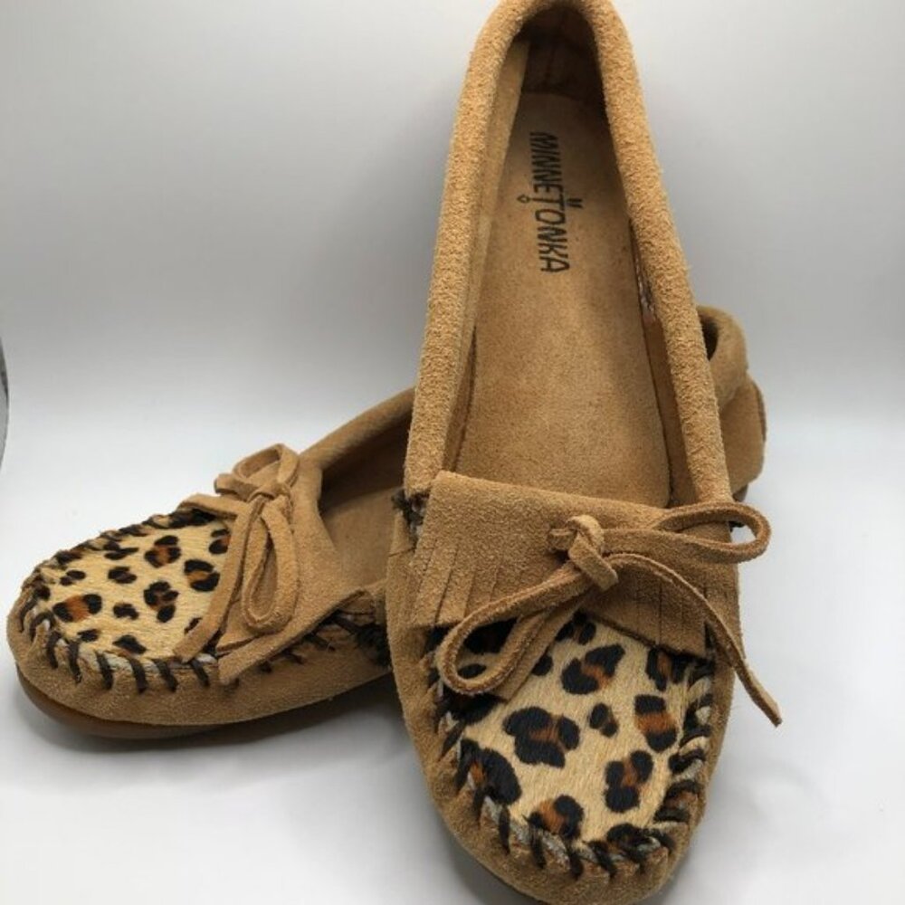 New Minnetonka Moccasins Taupe Light Brown Cheetah Print Size 6.5 Style 347F